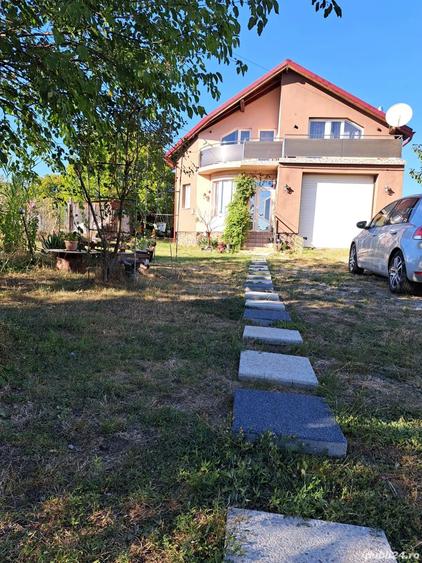 Casă cu 4 camere cu Teren 1300 Mp în Săndulești