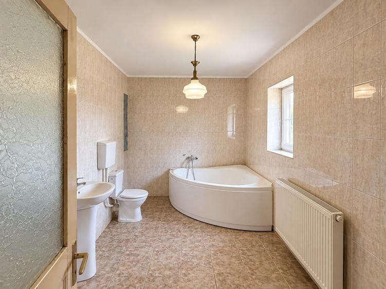 Casă individuală cu 4 camere cu Teren 600 Mp în Copou