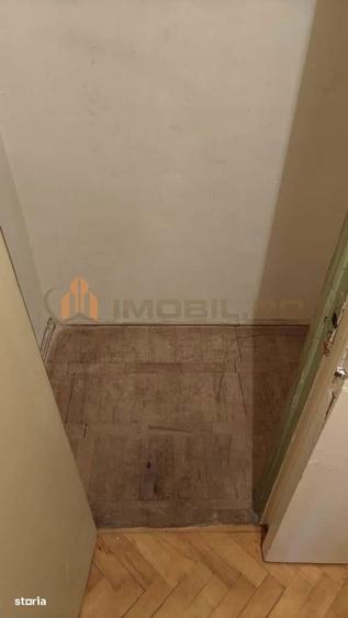 Apartament cu 3 camere semidecomandat în Tătărași