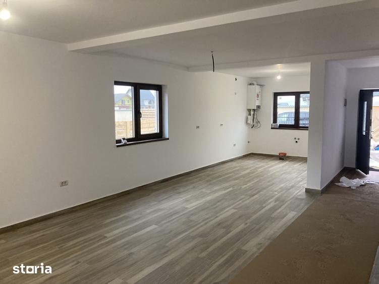 Casă cu 4 camere cu Teren 250 Mp în Tărlungeni