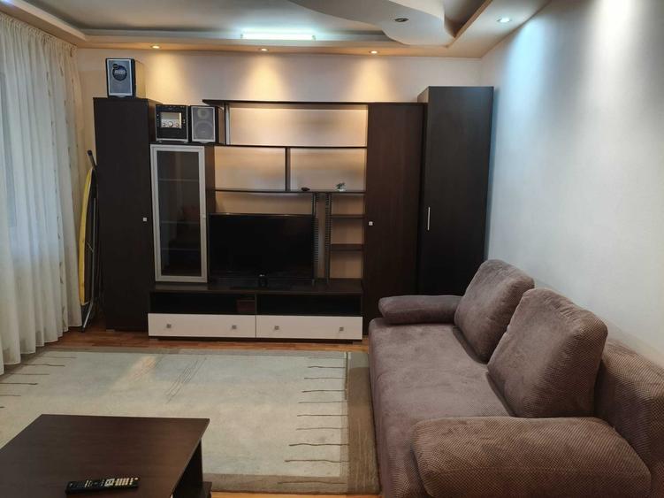 Apartament cu 2 camere decomandat în 1 Decembrie 1918