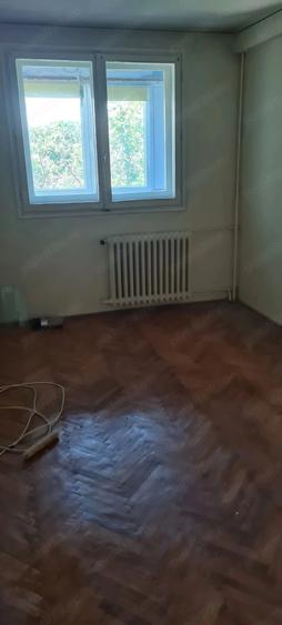Apartament cu 4 camere semidecomandat în Titan