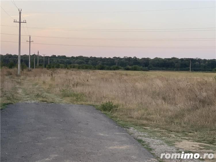 Teren de 2250 mp, în Periș