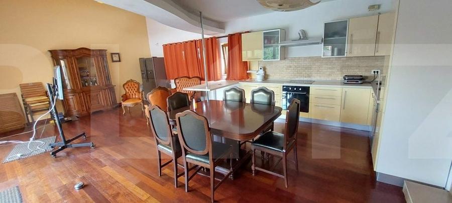Casă individuală cu 10 camere cu Piscina în Dumbrăvița
