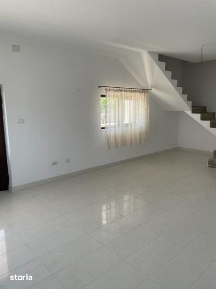 Casă cu 3 camere cu Teren 2263 Mp în Central