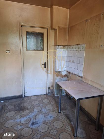 Apartament cu 3 camere semidecomandat în Crângași