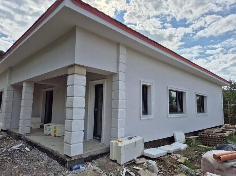 Casă cu 4 camere cu Teren 600 Mp în Central