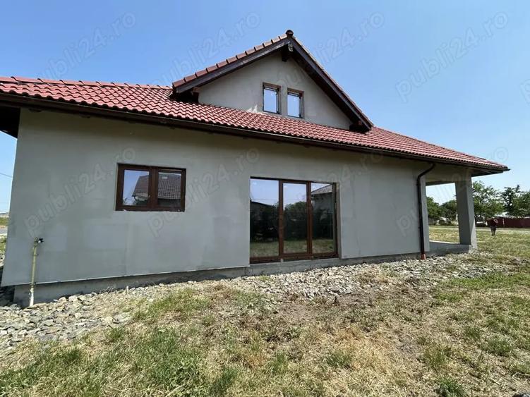 Casă cu 5 camere cu Teren 170 Mp în Livada