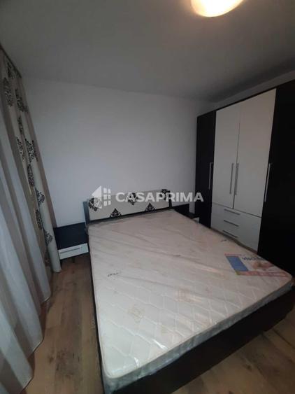 Apartament cu 2 camere semidecomandat în Podu Roș