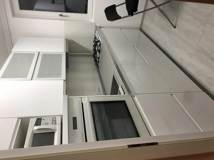Apartament cu 3 camere semidecomandat în Central