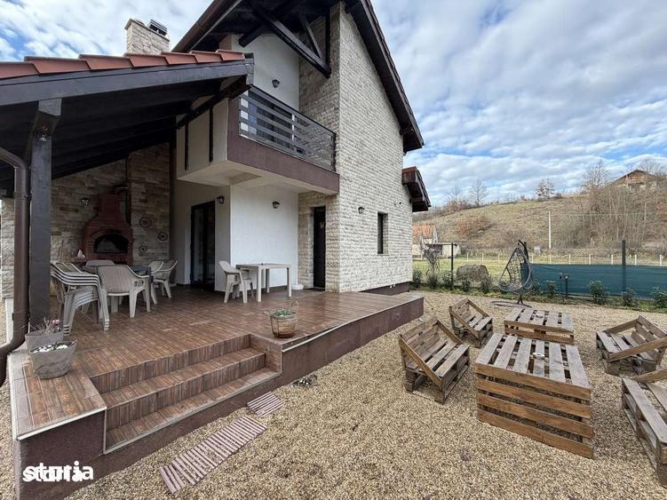 Casă cu 4 camere cu Teren 1625 Mp în Păuliș