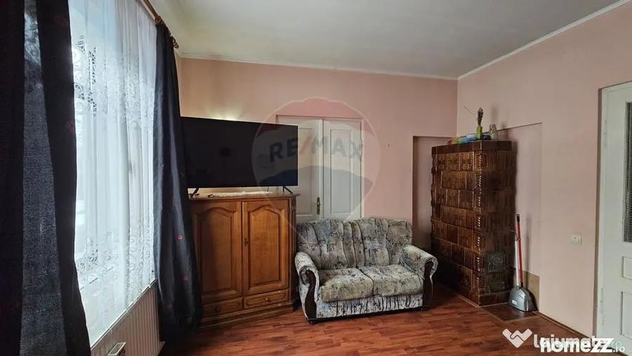 Casă cu 3 camere cu Teren 200 Mp în Central