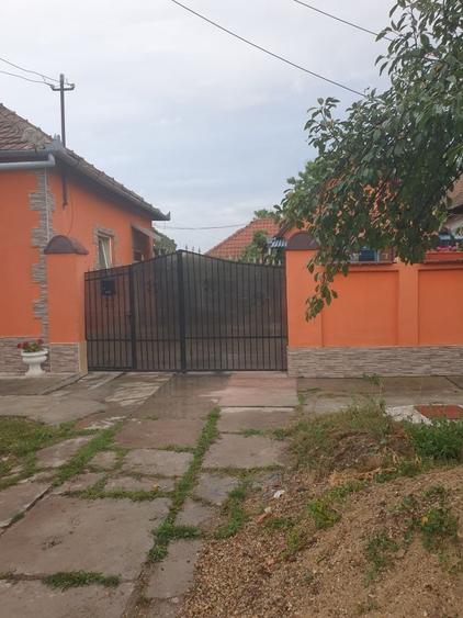 Casă cu 4 camere în Gurba