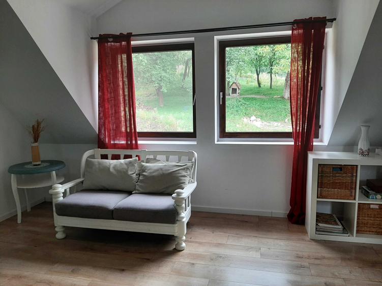 Casă cu 4 camere în Delenii