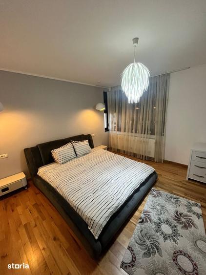 Casă cu 5 camere cu Teren 1098 Mp în Vladimirescu