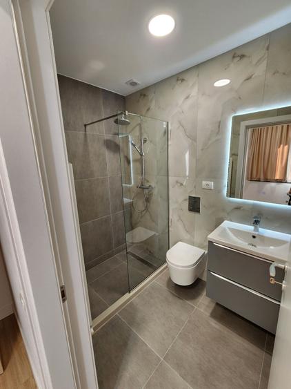 Apartament cu 3 camere semidecomandat în Dămăroaia