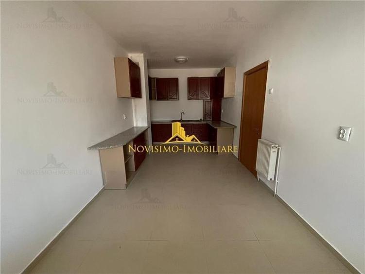 Casă individuală cu 7 camere cu Teren 300 Mp în Central