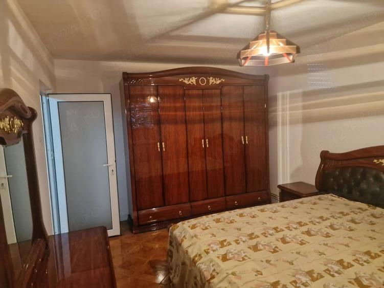 Apartament cu 3 camere decomandat în Mărăței