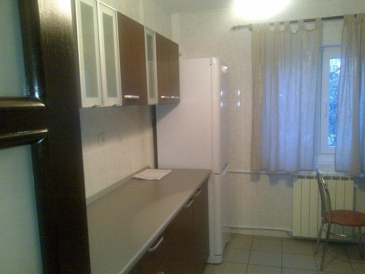 Apartament cu 3 camere decomandat, mobilat în Vitan Mall