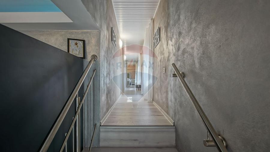 Casă individuală cu 6 camere cu Teren 494 Mp în Vulcan