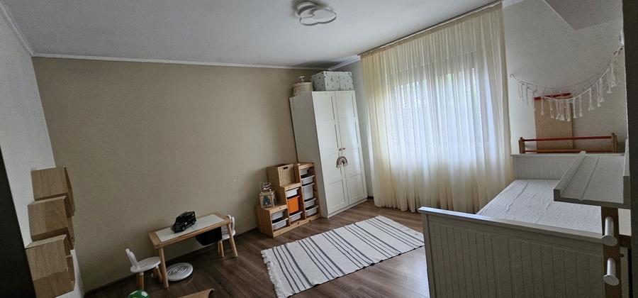 Casă cu 3 camere cu Teren 300 Mp în Central