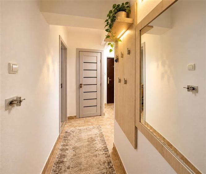 Apartament cu 3 camere decomandat, mobilat în Răcădău