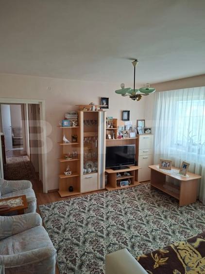 Apartament cu 3 camere semidecomandat, mobilat în Sud-Vest