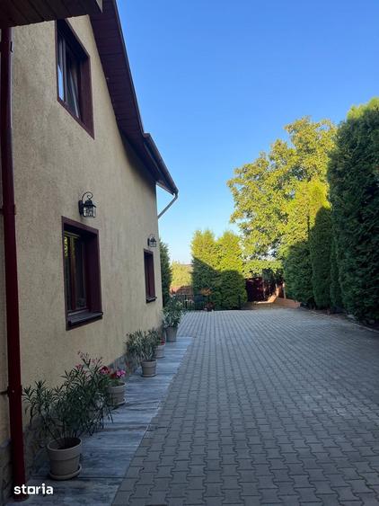 Casă cu 7 camere cu Teren 1783 Mp în Hărman