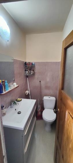 Apartament cu 3 camere semidecomandat, mobilat în Capitol
