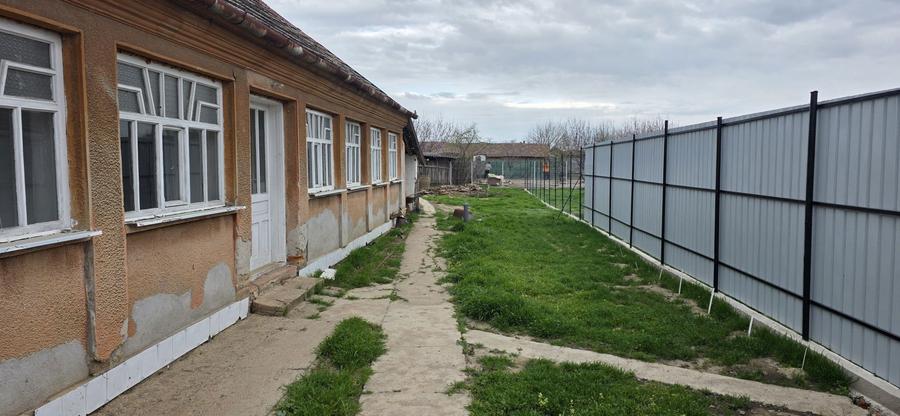 Casă cu 3 camere în Macea