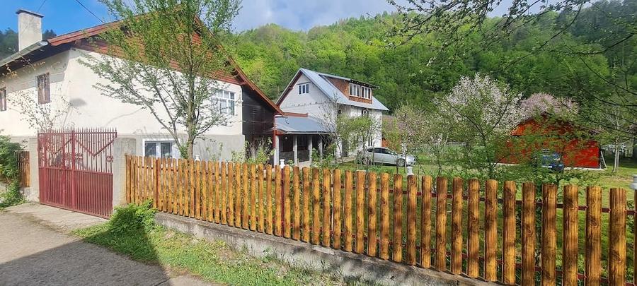 Casă cu 4 camere cu Teren 2727 Mp în Central