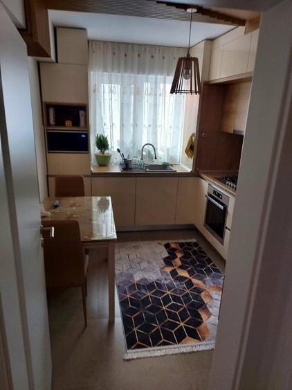 Apartament cu 3 camere decomandat, mobilat în Tractorul