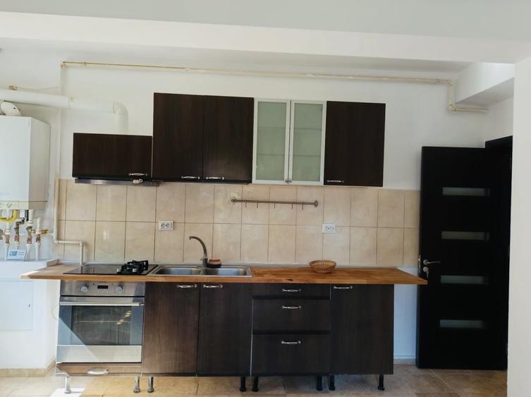 Apartament cu 3 camere semidecomandat, mobilat în Chiajna