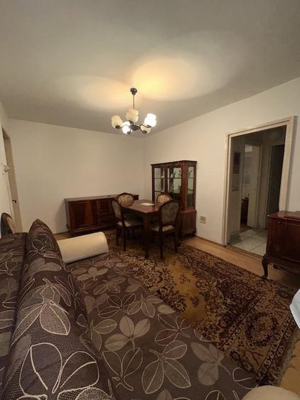 Apartament cu 3 camere decomandat, mobilat în Decebal