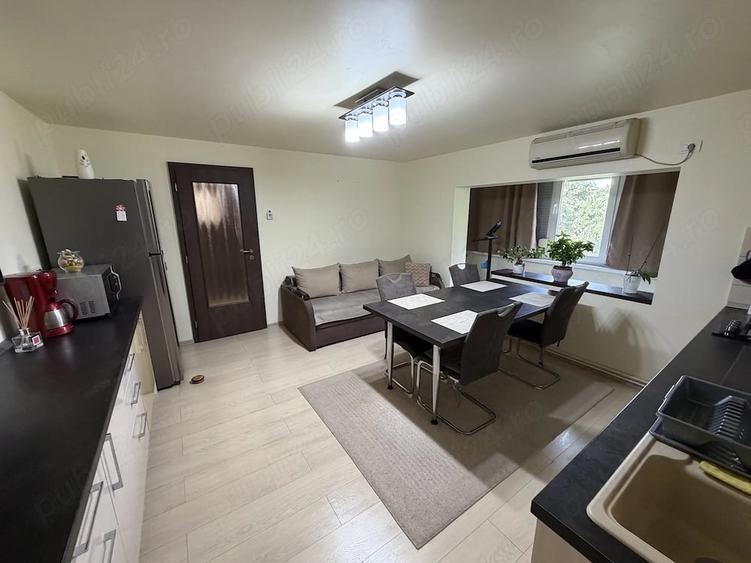 Apartament cu 3 camere semidecomandat în Aradului