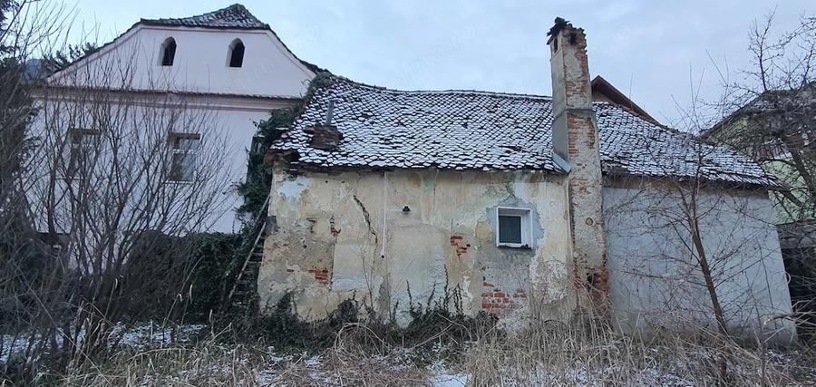 Casă cu 9 camere cu Teren 633 Mp în Schei