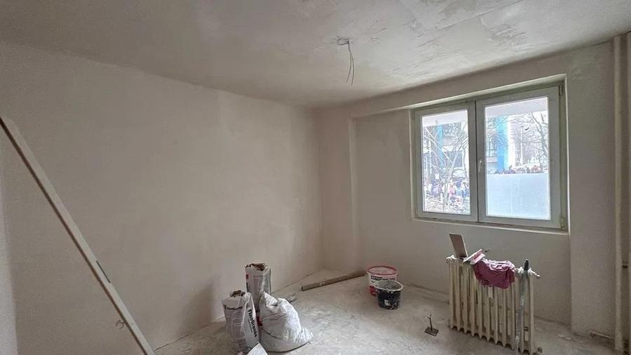 Apartament cu 3 camere decomandat în Drumul Taberei