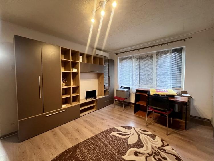 Apartament cu 2 camere semidecomandat, mobilat în P-ța Doina