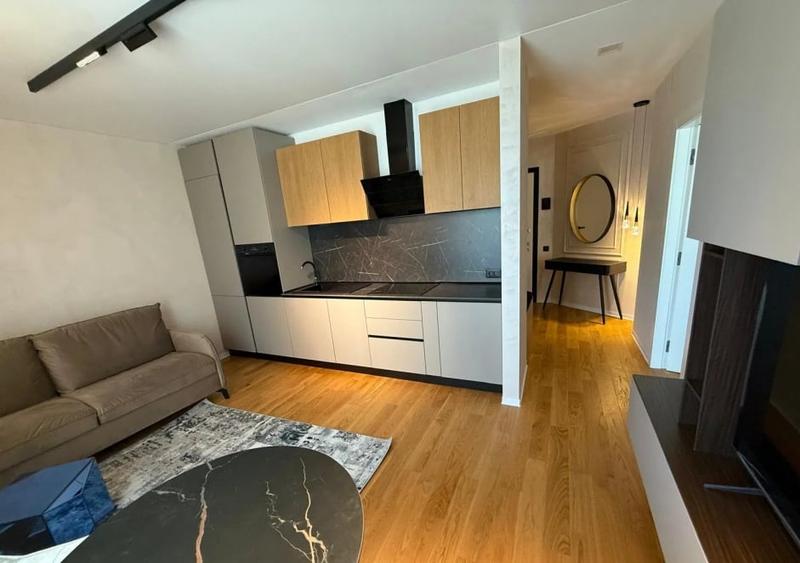 Apartament cu 2 camere semidecomandat, mobilat în Floreasca