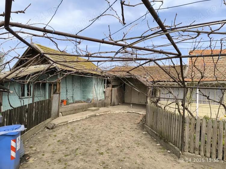 Casă cu 2 camere cu Teren 1900 Mp în Central