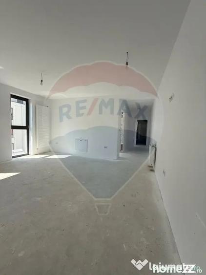 Spațiu comercial, de 960 mp, în Ipotești
