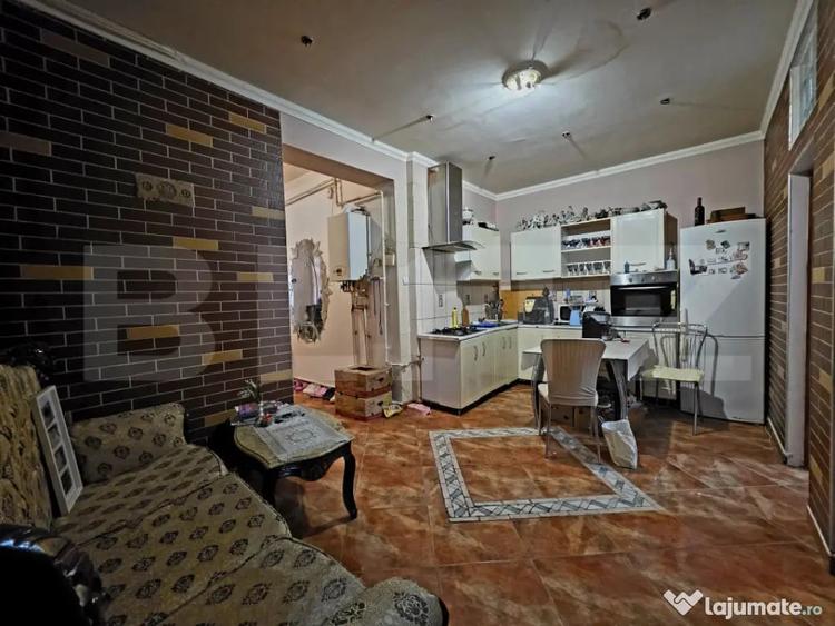 Apartament cu 3 camere decomandat în Central