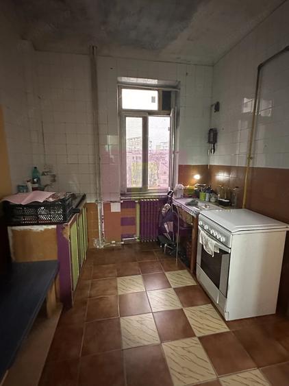 Apartament cu 4 camere semidecomandat în Ferdinand