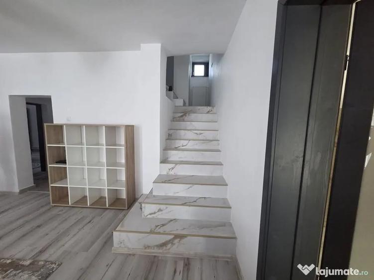 Casă cu 8 camere cu Teren 1500 Mp în Rediu