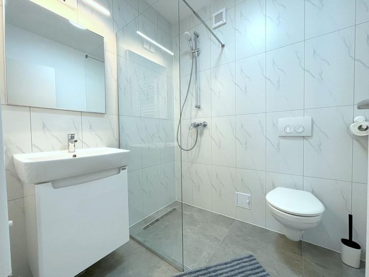 Apartament cu 3 camere decomandat, mobilat în Lipovei
