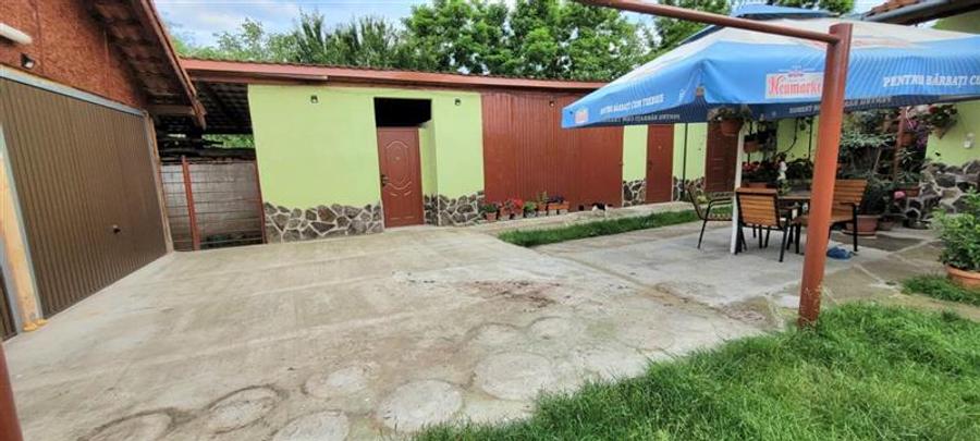 Casă individuală cu 8 camere cu Canalizare în Apoldu de Jos