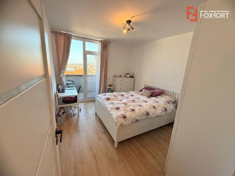 Penthouse cu 3 camere decomandat, mobilat în Badea Cârțan