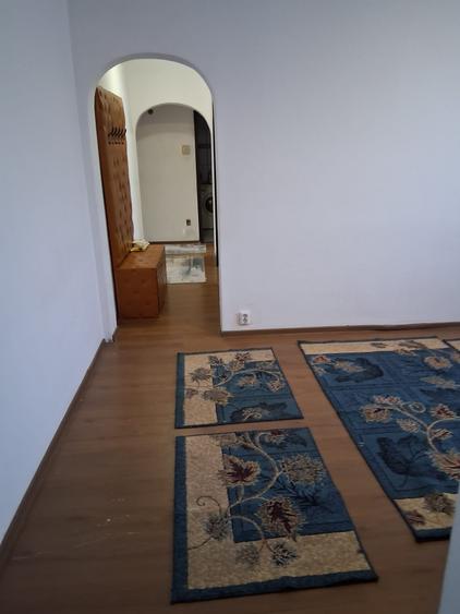 Apartament cu 4 camere semidecomandat în Drumul Taberei