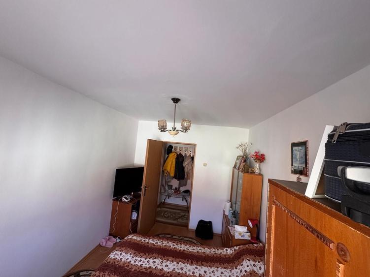 Apartament cu 3 camere decomandat în Vitrometan