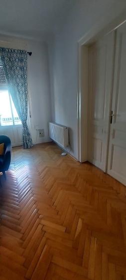 Apartament cu 3 camere decomandat, mobilat în Central